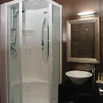 Aion Luxury מלון